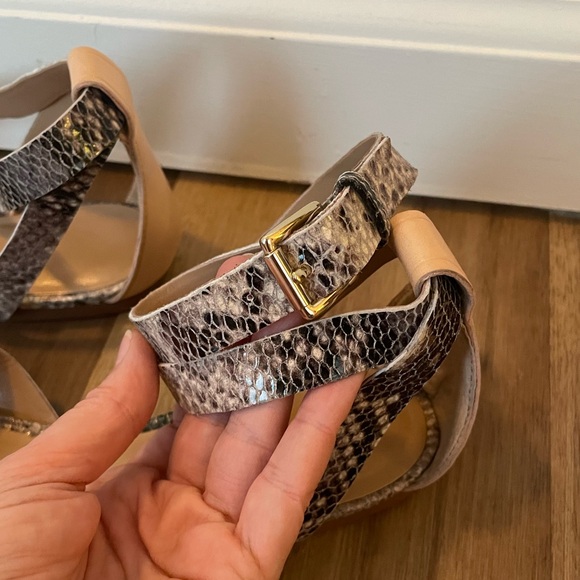 Snakeskin Flat Sandals Banana Republic 7.5 - Picture 3 of 6